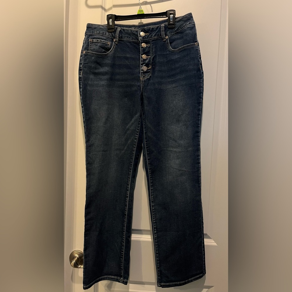 Women’s m by maurices  High- Rise  Mid- Wash Straight Leg Jeans Size 12 SHORT